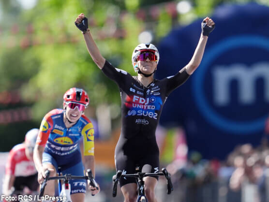 Célia Gery gana la 7ª etapa del Giro de Italia Femenino, Van der Breggen sigue de rosa Célia Gery gana la 7ª etapa del Giro de Italia Femenino, Van der Breggen sigue de rosa